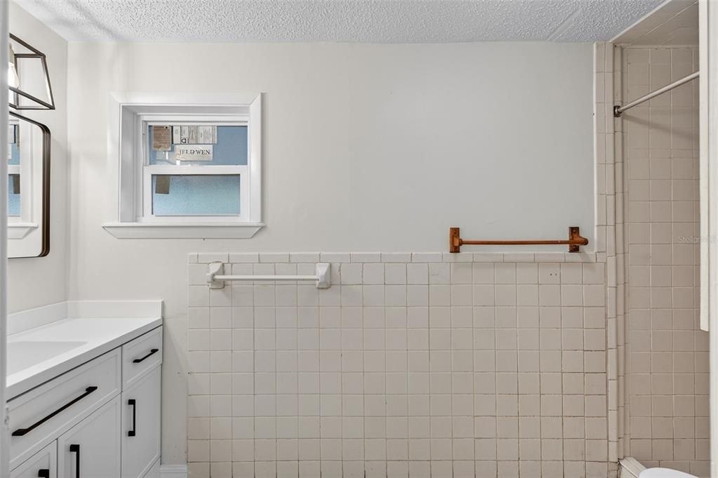 For Rent: $2,000 (2 beds, 1 baths, 800 Square Feet)