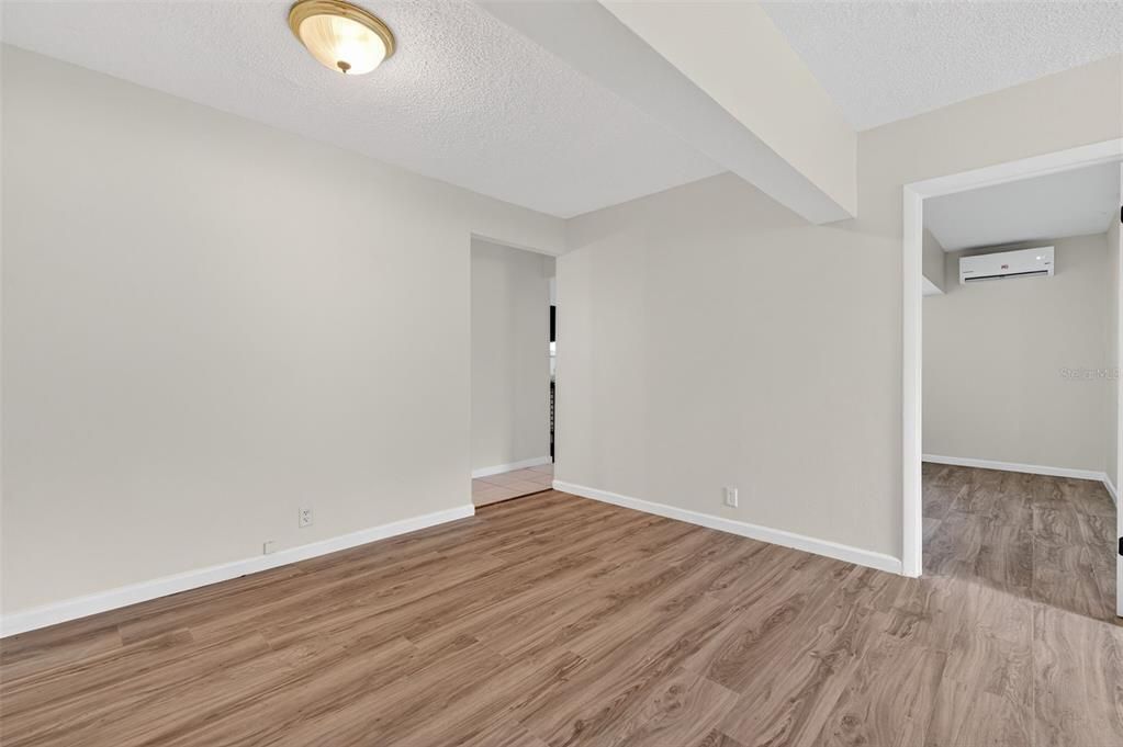 For Rent: $2,000 (2 beds, 1 baths, 800 Square Feet)