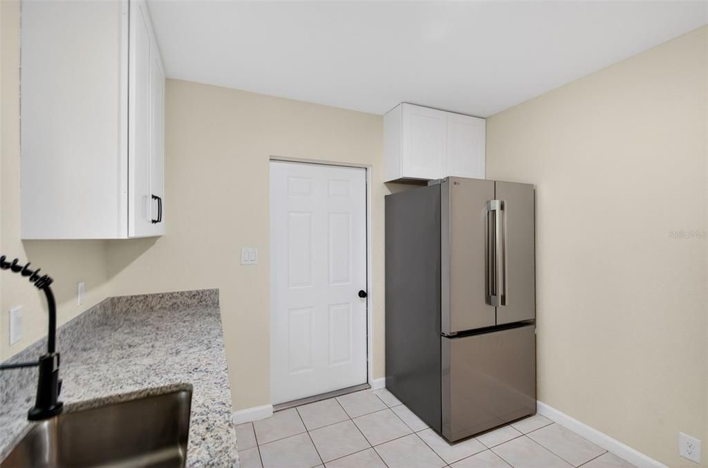 For Rent: $2,000 (2 beds, 1 baths, 800 Square Feet)