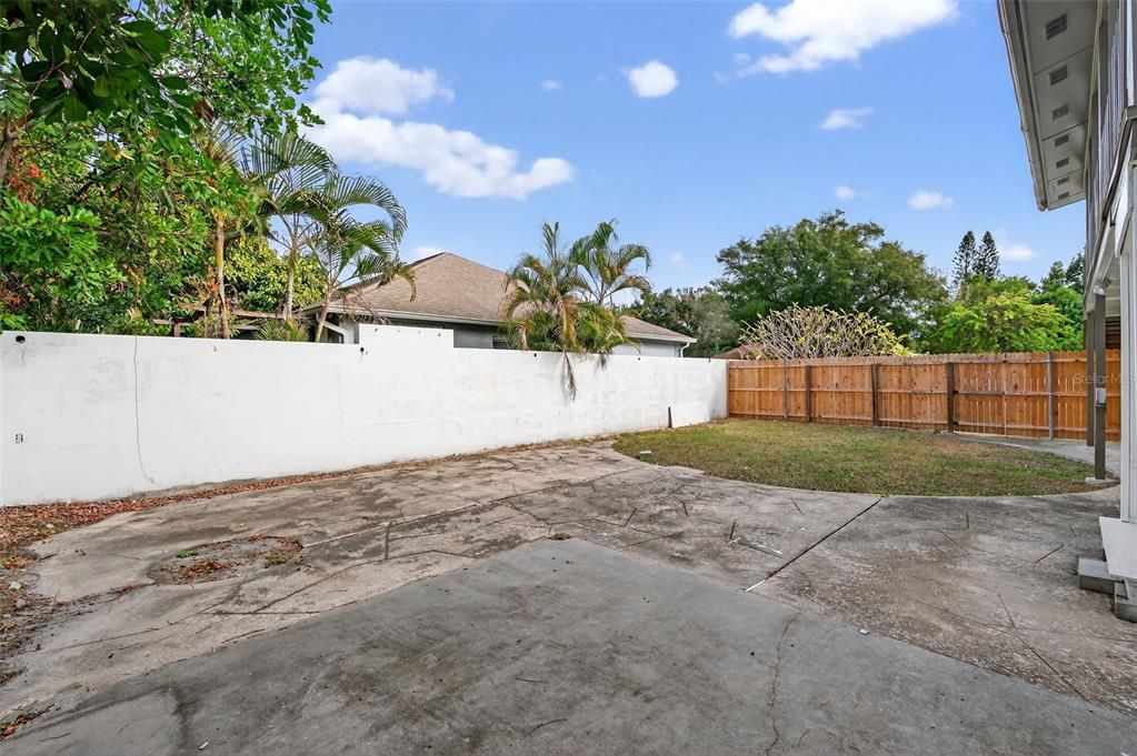 For Rent: $2,000 (2 beds, 1 baths, 800 Square Feet)