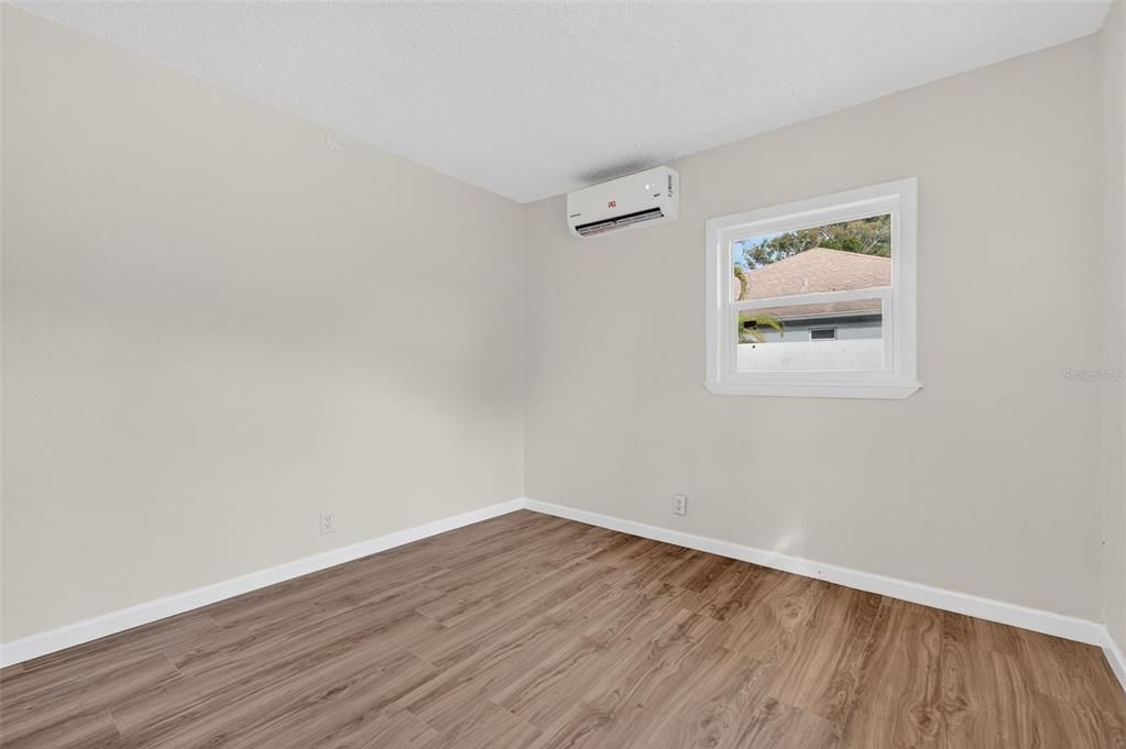 For Rent: $2,000 (2 beds, 1 baths, 800 Square Feet)