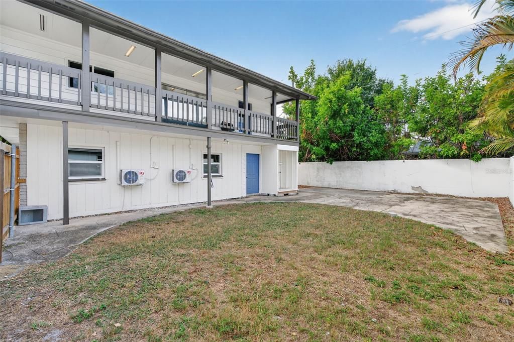 For Rent: $2,000 (2 beds, 1 baths, 800 Square Feet)