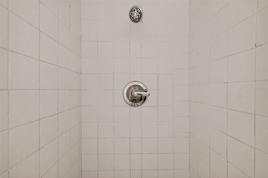 For Rent: $2,000 (2 beds, 1 baths, 800 Square Feet)