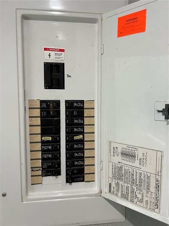 En Venta: $229,900 (3 camas, 2 baños, 1616 Pies cuadrados)