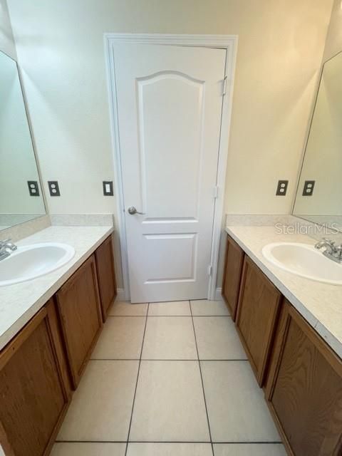 出租: $2,875 (5 贝兹, 3 浴室, 2750 平方英尺)