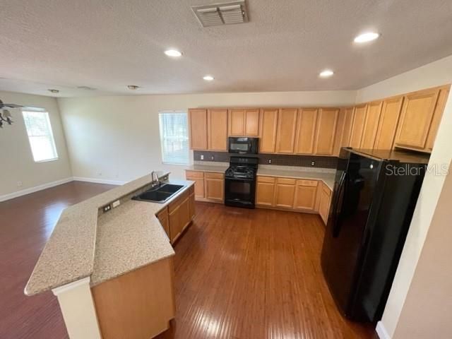 出租: $2,875 (5 贝兹, 3 浴室, 2750 平方英尺)