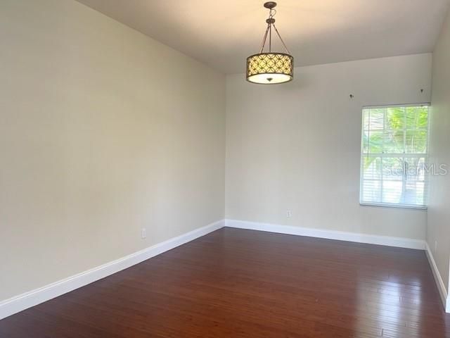 出租: $2,875 (5 贝兹, 3 浴室, 2750 平方英尺)