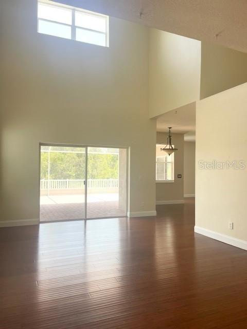 出租: $2,875 (5 贝兹, 3 浴室, 2750 平方英尺)