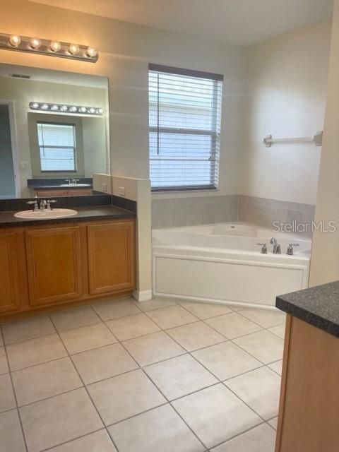 出租: $2,875 (5 贝兹, 3 浴室, 2750 平方英尺)