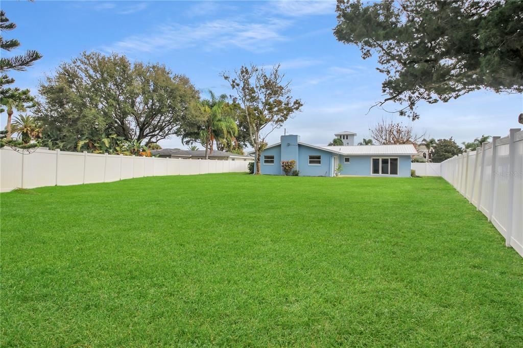 For Sale: $925,000 (3 beds, 2 baths, 2020 Square Feet)