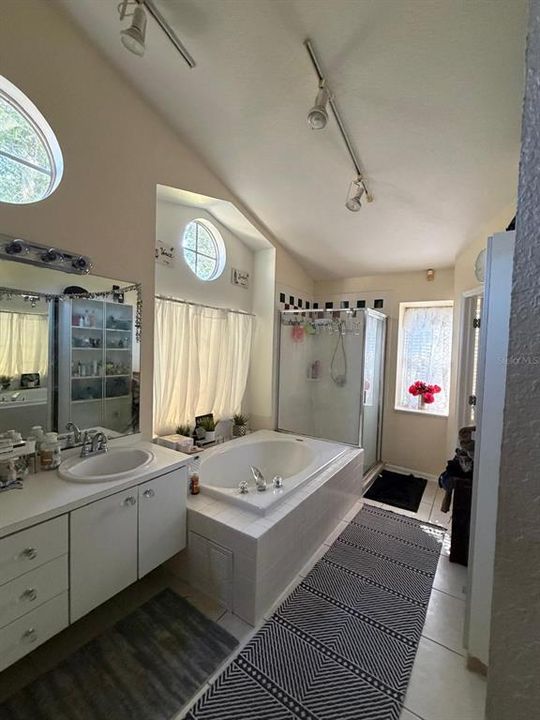 待售: $360,000 (3 贝兹, 2 浴室, 1664 平方英尺)