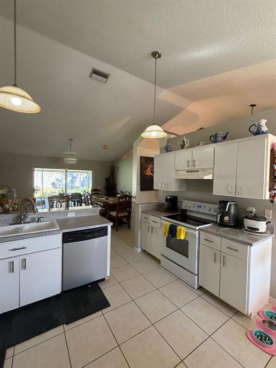 待售: $360,000 (3 贝兹, 2 浴室, 1664 平方英尺)