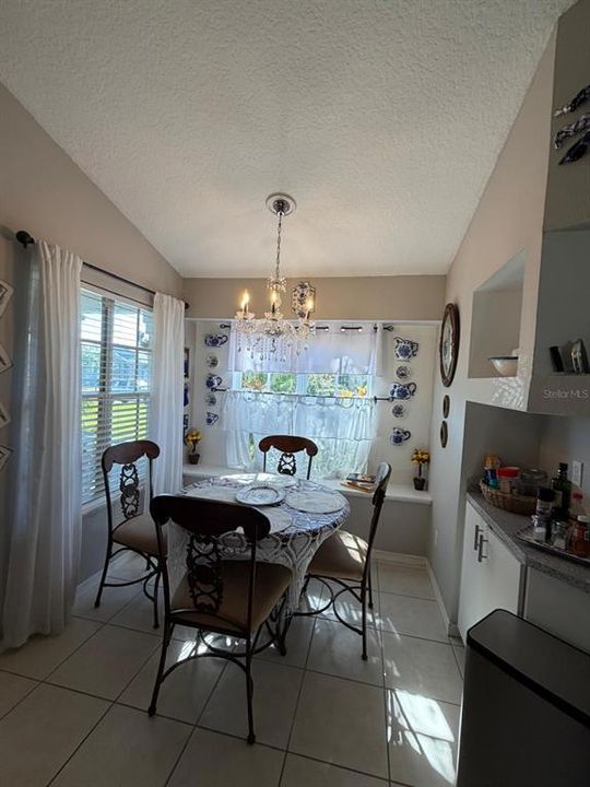 待售: $360,000 (3 贝兹, 2 浴室, 1664 平方英尺)