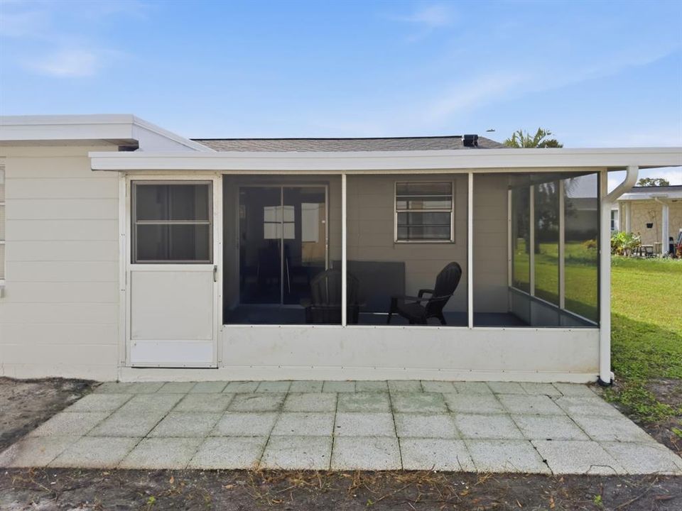 For Sale: $219,000 (2 beds, 1 baths, 1088 Square Feet)