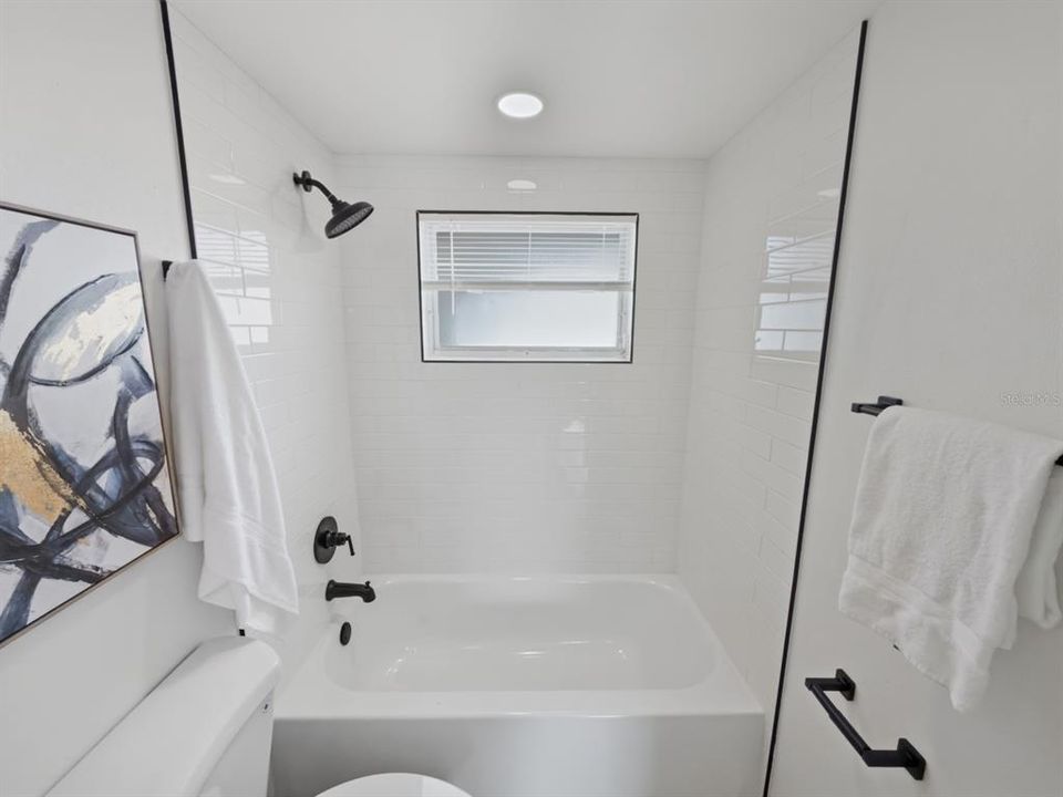 For Sale: $219,000 (2 beds, 1 baths, 1088 Square Feet)