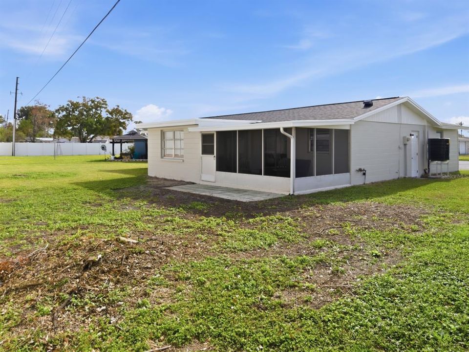 For Sale: $219,000 (2 beds, 1 baths, 1088 Square Feet)