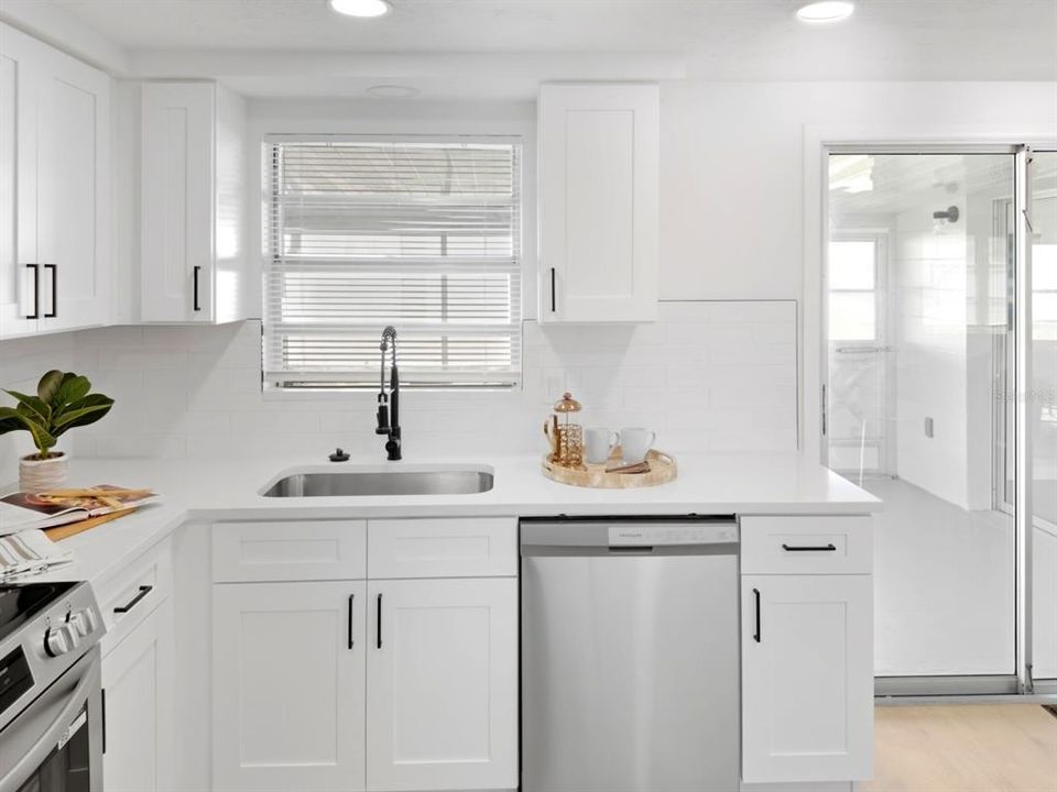 For Sale: $219,000 (2 beds, 1 baths, 1088 Square Feet)