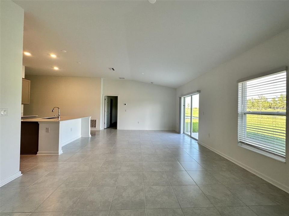 В аренду: $2,050 (3 спален, 2 ванн, 1560 Квадратных фут)