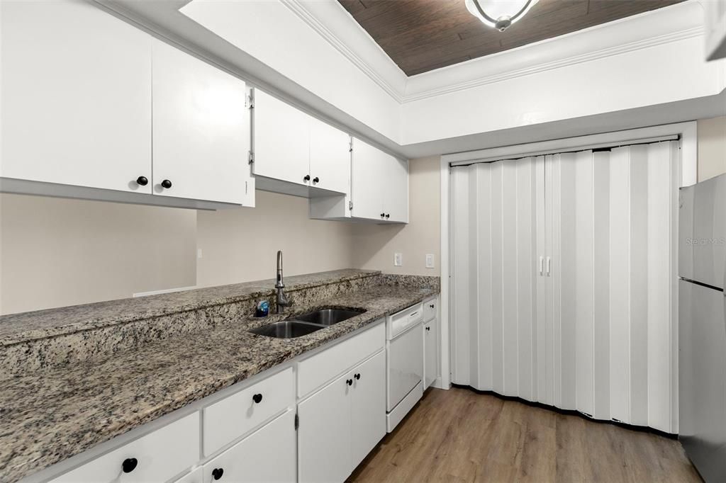 待售: $234,900 (2 贝兹, 2 浴室, 1058 平方英尺)