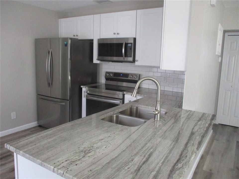 出租: $2,300 (3 贝兹, 2 浴室, 1020 平方英尺)