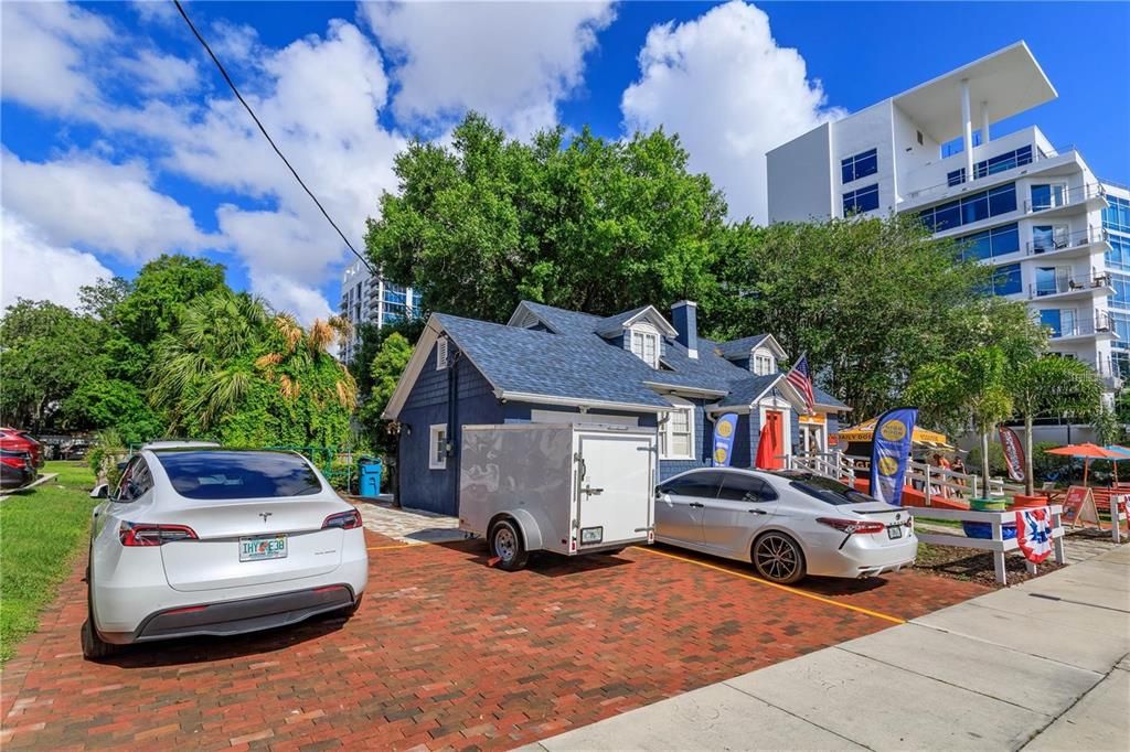 На продажу: $1,699,900 (1 спален, 2 ванн, 2500 Квадратных фут)