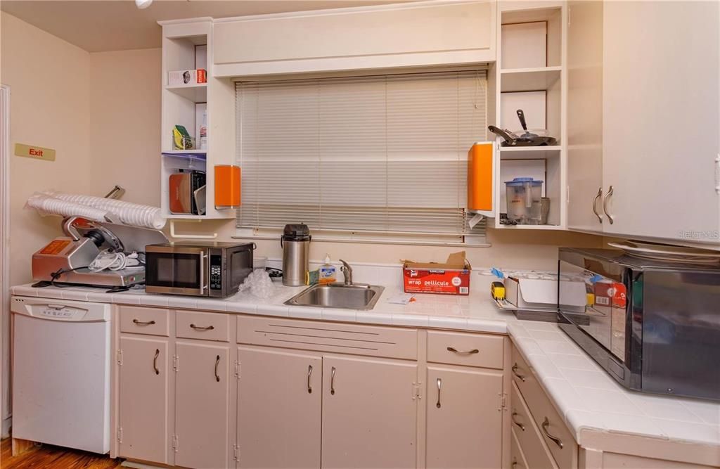 На продажу: $1,699,900 (1 спален, 2 ванн, 2500 Квадратных фут)