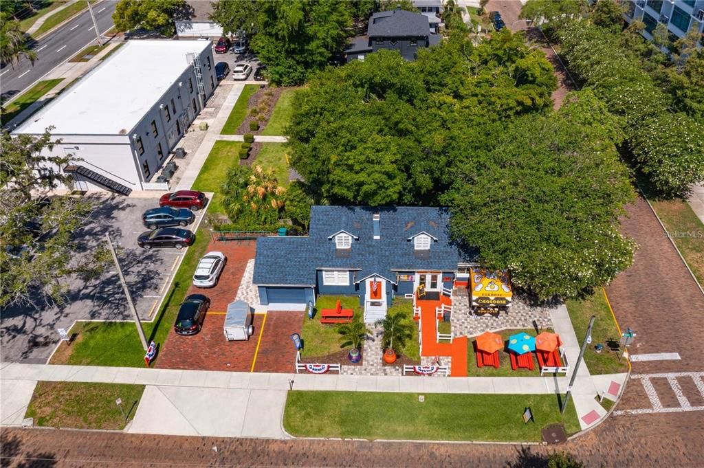 На продажу: $1,699,900 (1 спален, 2 ванн, 2500 Квадратных фут)