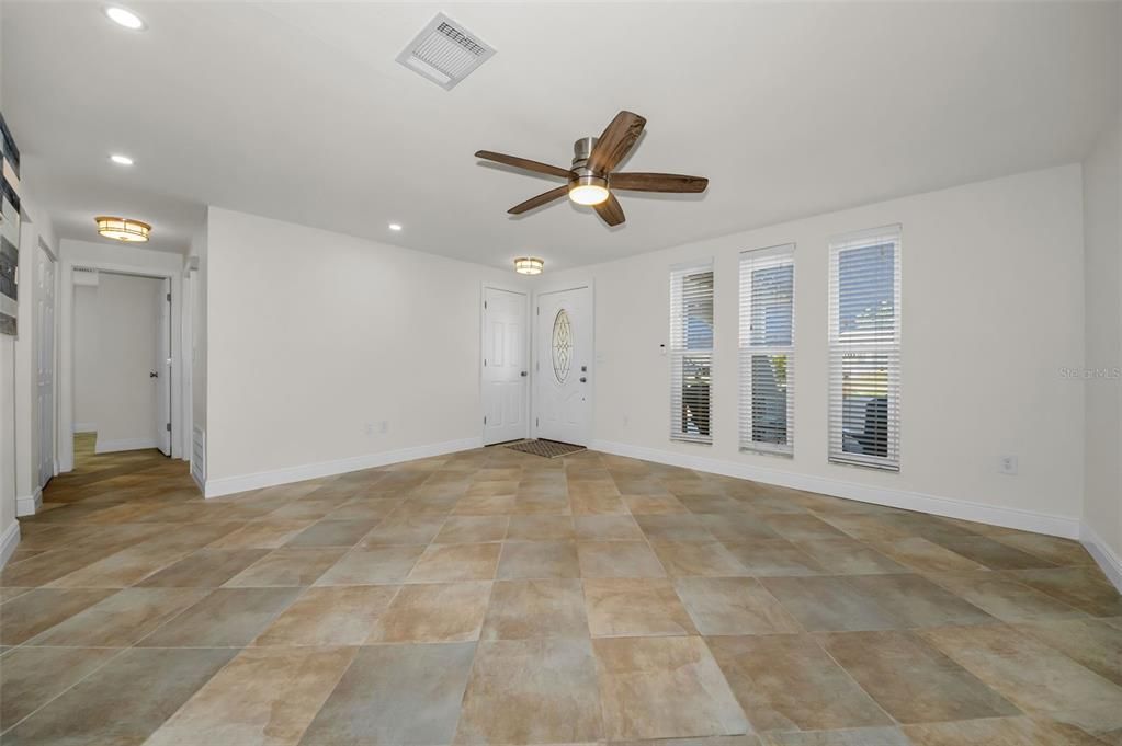 For Sale: $425,000 (3 beds, 2 baths, 1712 Square Feet)