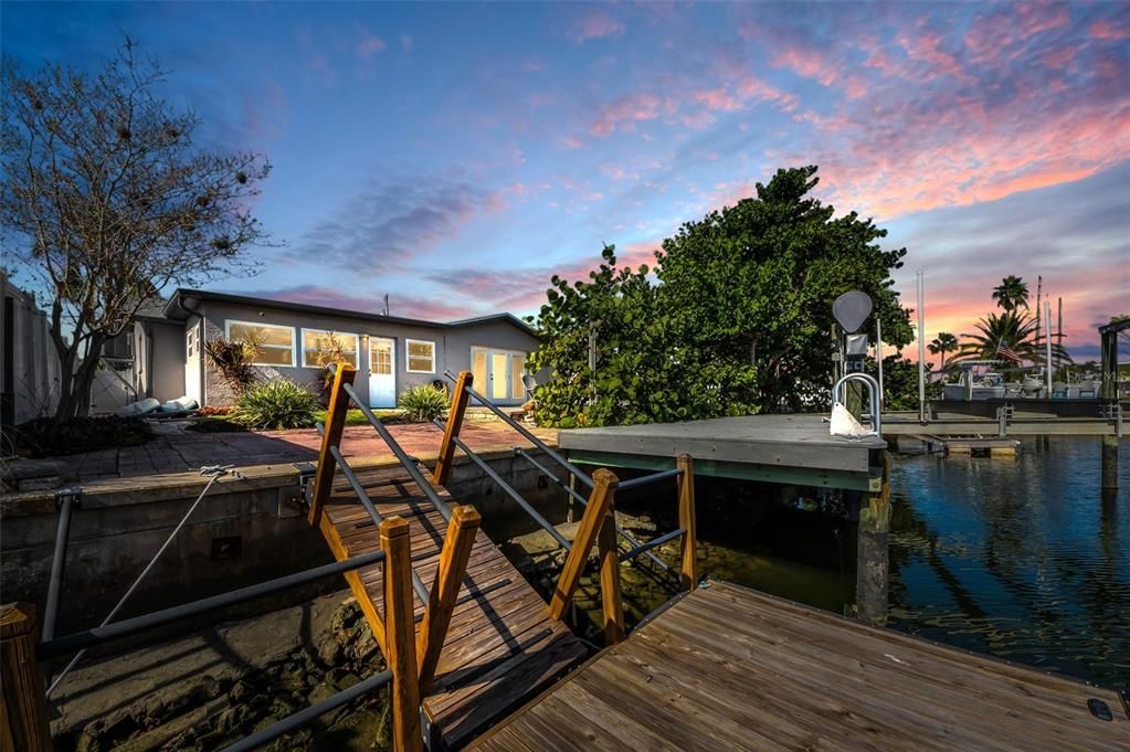 For Sale: $425,000 (3 beds, 2 baths, 1712 Square Feet)