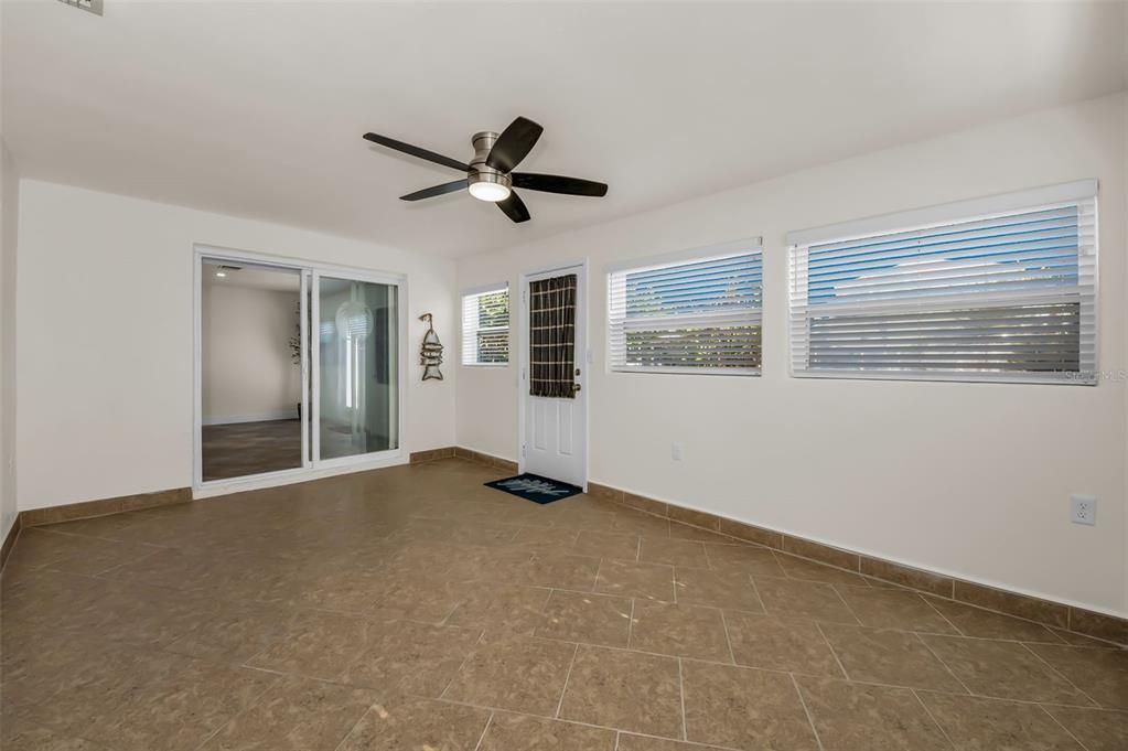 For Sale: $425,000 (3 beds, 2 baths, 1712 Square Feet)