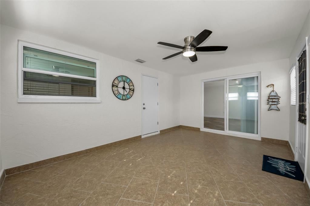 For Sale: $425,000 (3 beds, 2 baths, 1712 Square Feet)