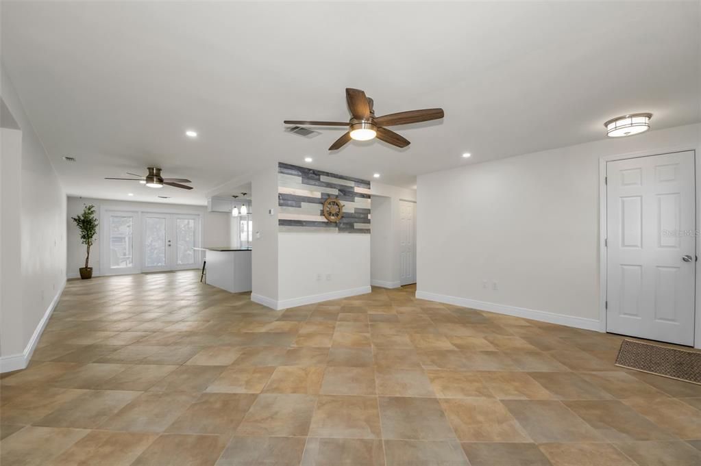 For Sale: $425,000 (3 beds, 2 baths, 1712 Square Feet)