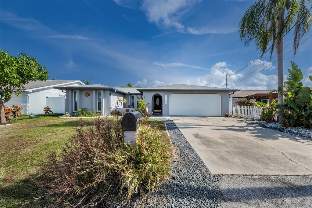 For Sale: $425,000 (3 beds, 2 baths, 1712 Square Feet)