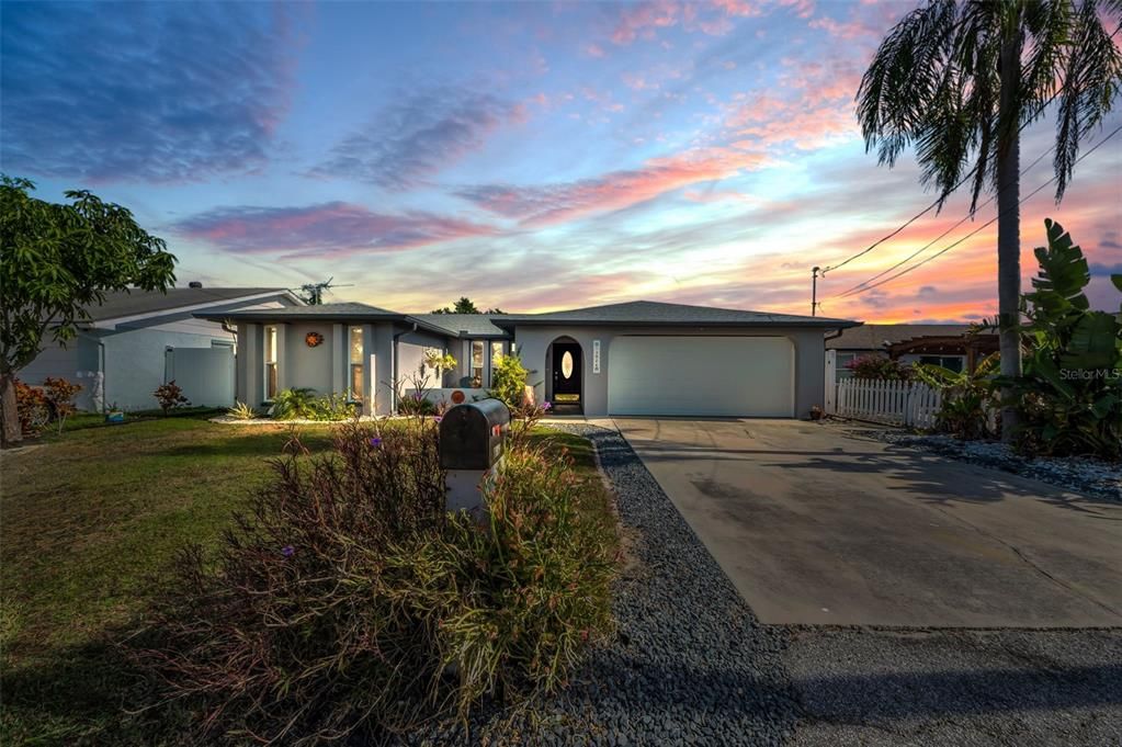 For Sale: $425,000 (3 beds, 2 baths, 1712 Square Feet)