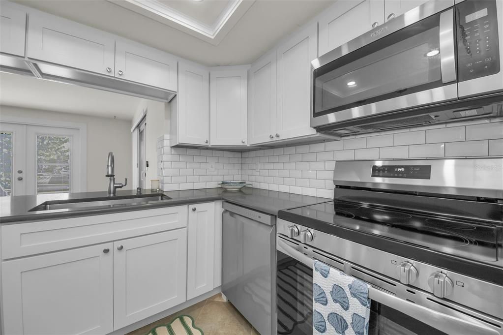 For Sale: $425,000 (3 beds, 2 baths, 1712 Square Feet)