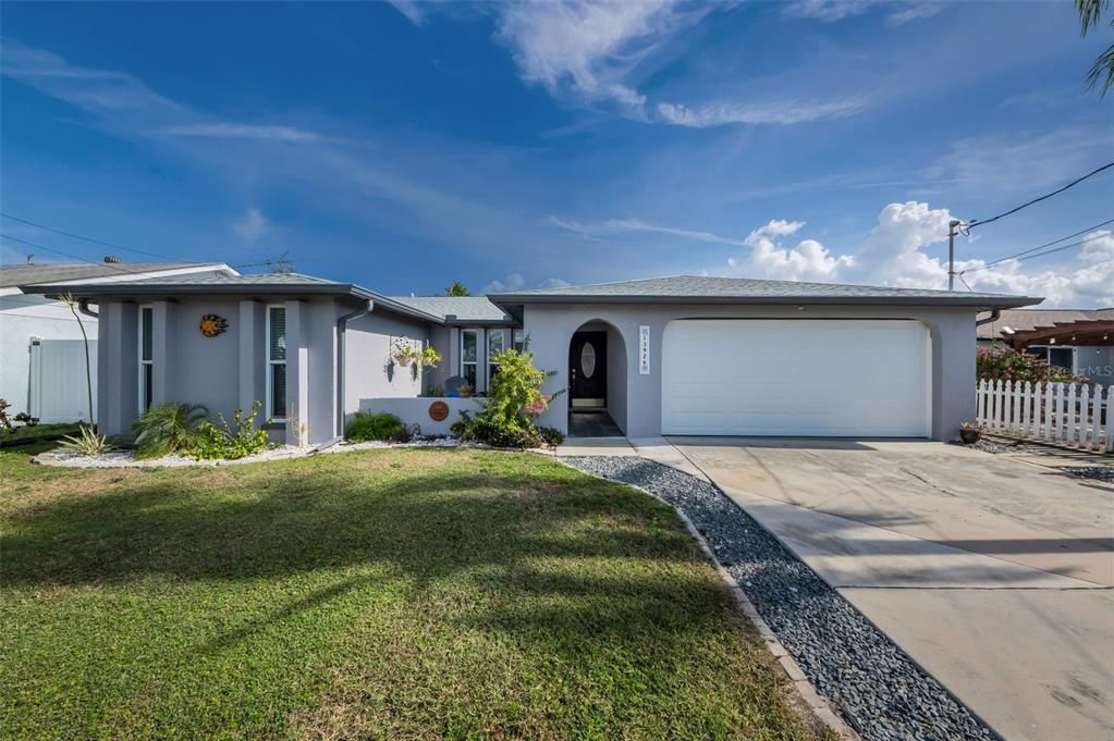 For Sale: $425,000 (3 beds, 2 baths, 1712 Square Feet)