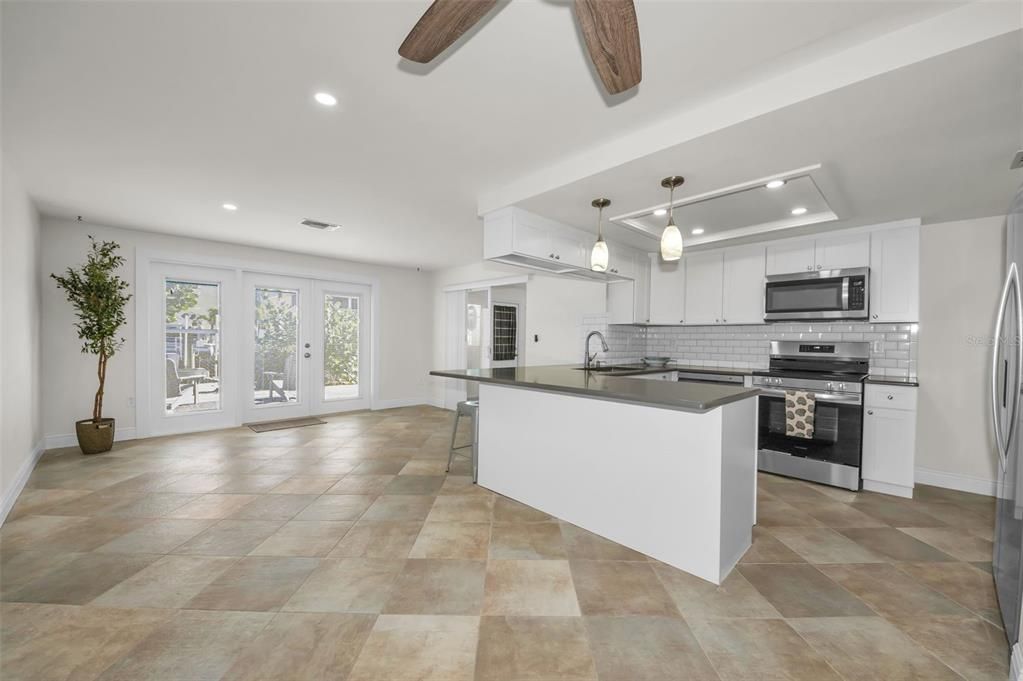 For Sale: $425,000 (3 beds, 2 baths, 1712 Square Feet)