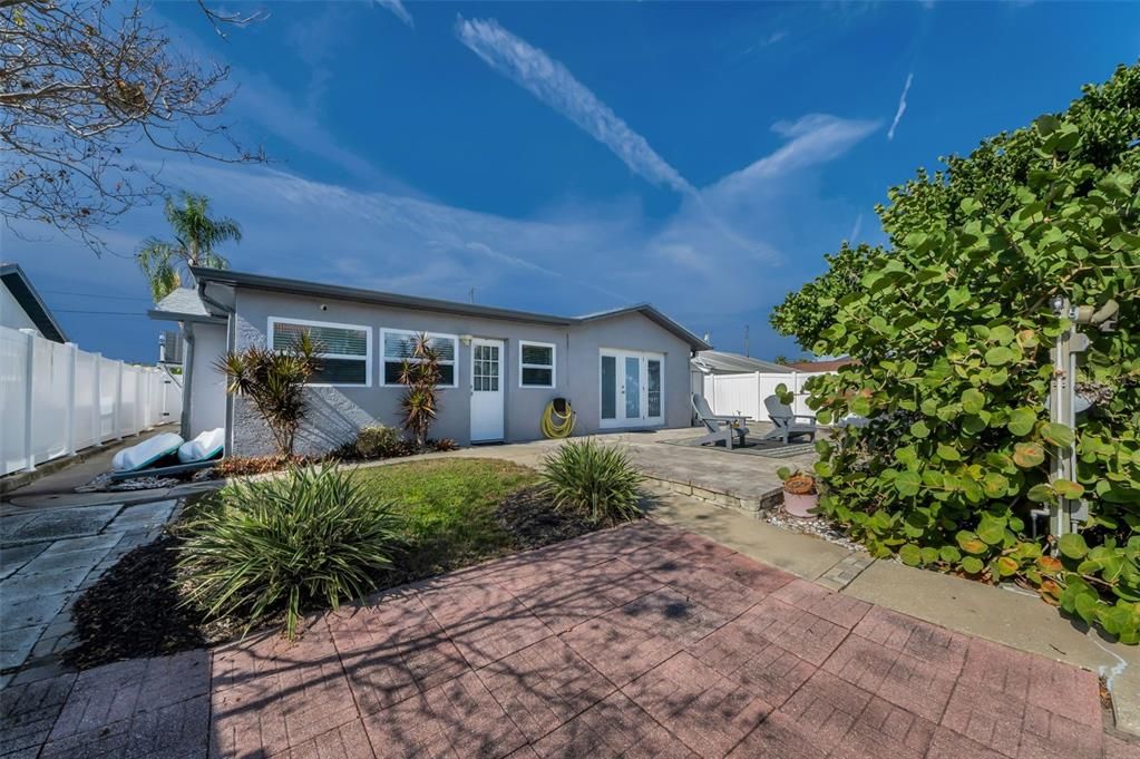 For Sale: $425,000 (3 beds, 2 baths, 1712 Square Feet)