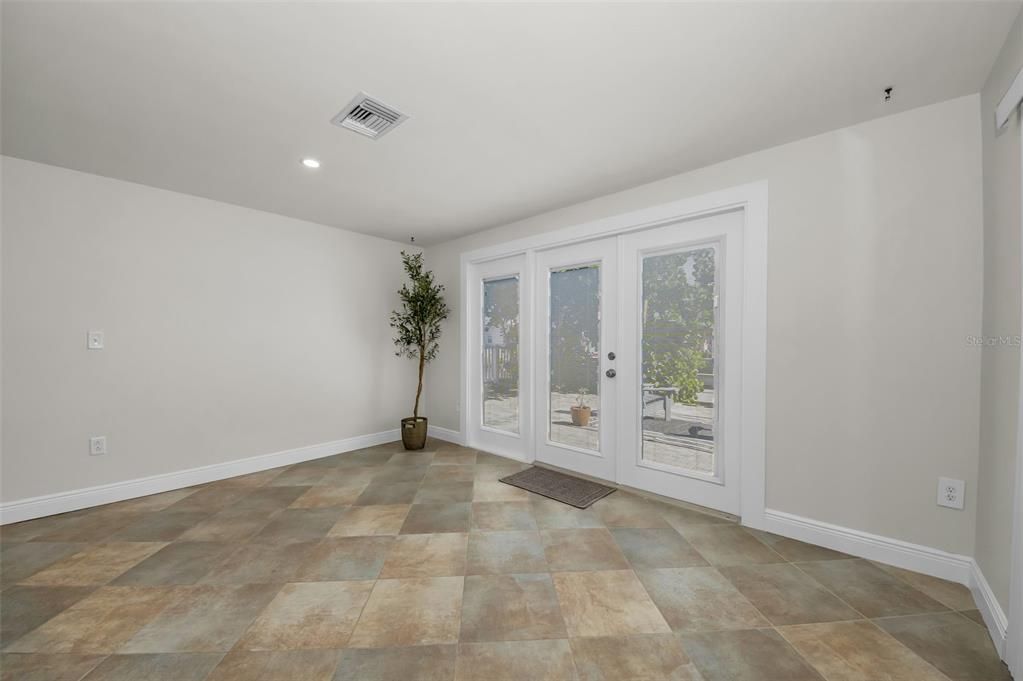 For Sale: $425,000 (3 beds, 2 baths, 1712 Square Feet)