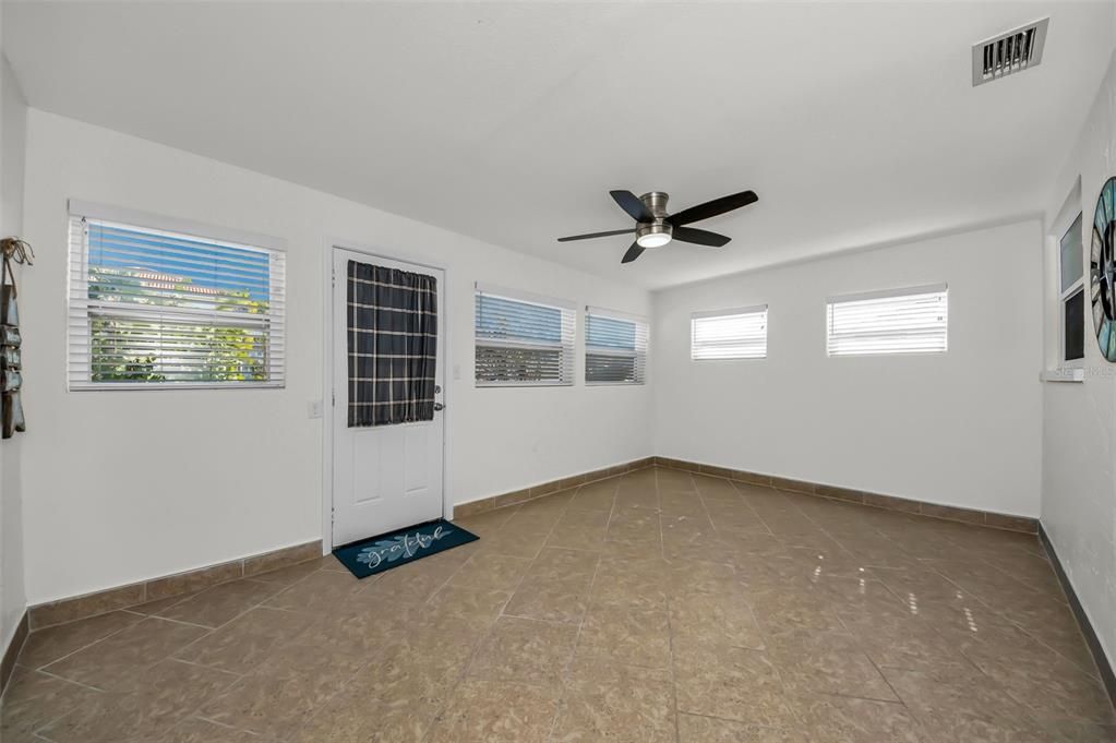 For Sale: $425,000 (3 beds, 2 baths, 1712 Square Feet)