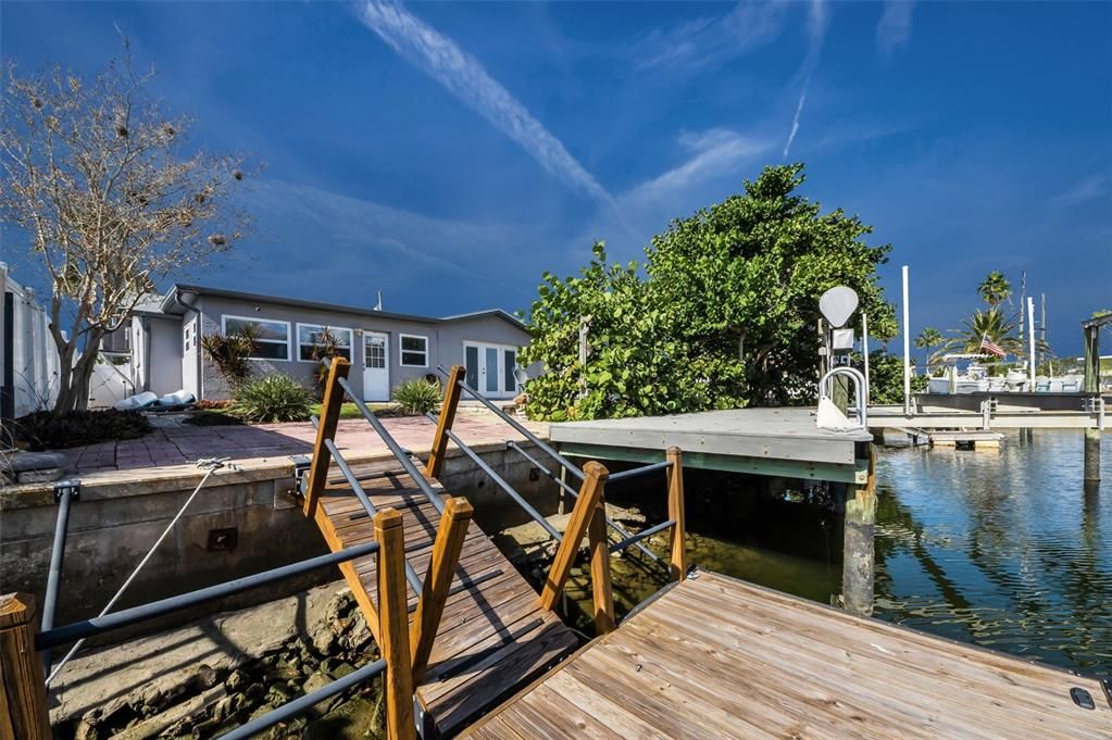 For Sale: $425,000 (3 beds, 2 baths, 1712 Square Feet)