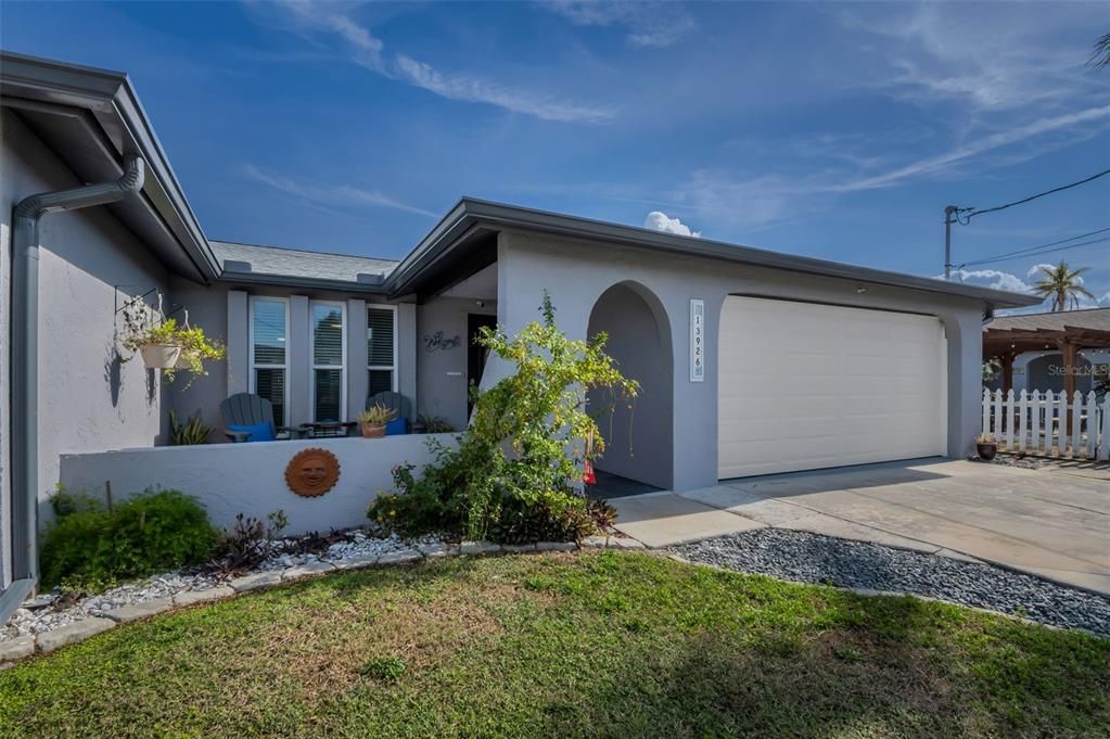 For Sale: $425,000 (3 beds, 2 baths, 1712 Square Feet)