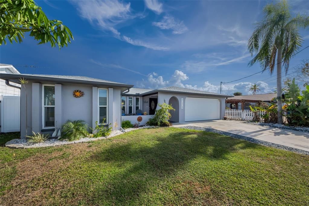 For Sale: $425,000 (3 beds, 2 baths, 1712 Square Feet)