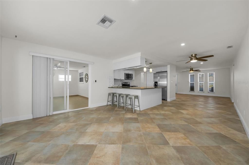 For Sale: $425,000 (3 beds, 2 baths, 1712 Square Feet)