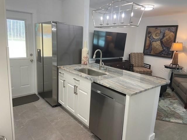 For Rent: $1,950 (2 beds, 1 baths, 750 Square Feet)