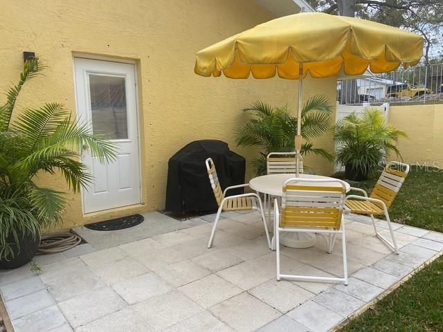 For Rent: $1,950 (2 beds, 1 baths, 750 Square Feet)