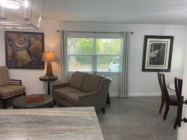 For Rent: $1,950 (2 beds, 1 baths, 750 Square Feet)