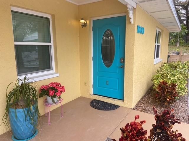 For Rent: $1,950 (2 beds, 1 baths, 750 Square Feet)