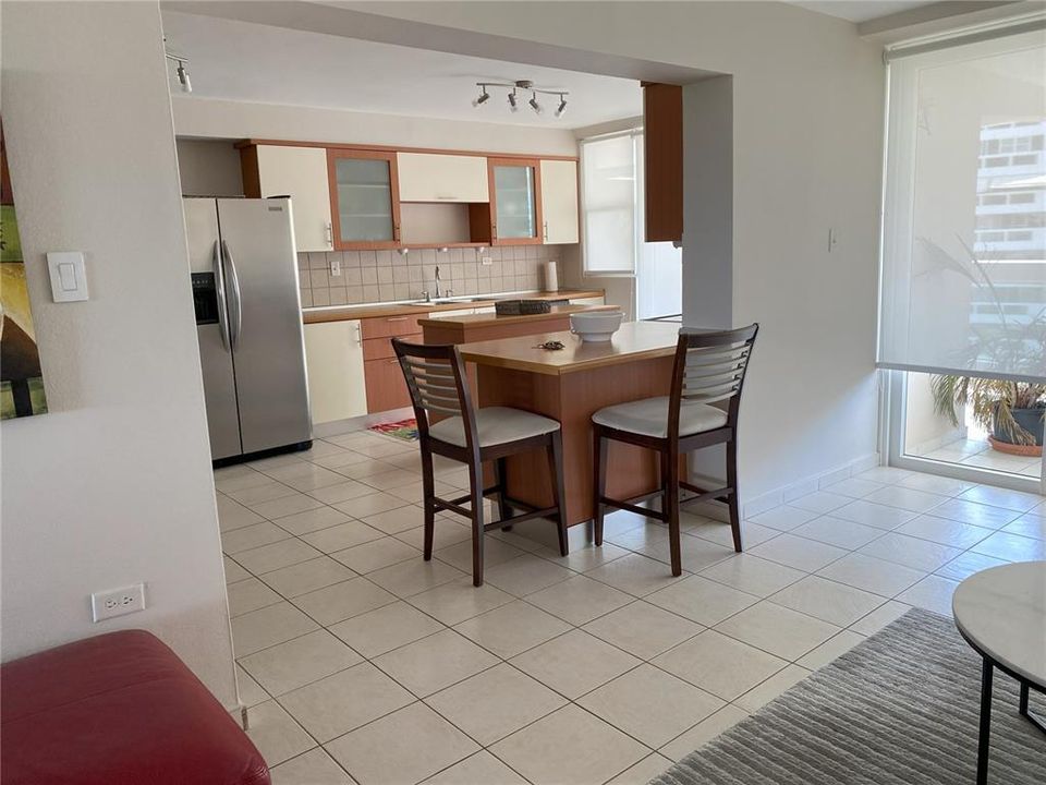 出租: $3,500 (2 贝兹, 2 浴室, 1749 平方英尺)