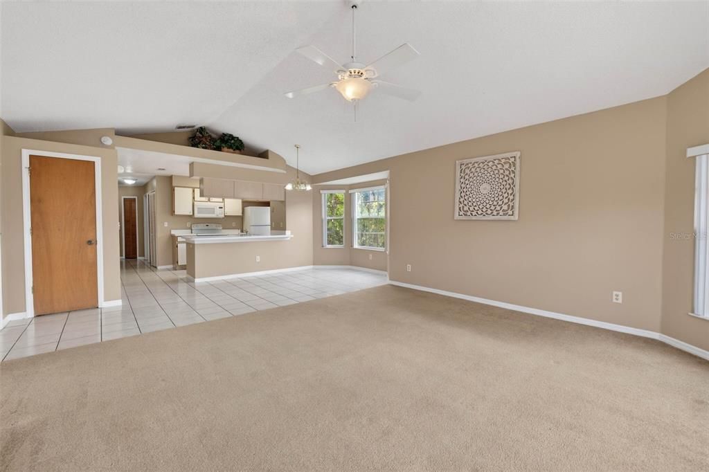 待售: $210,000 (3 贝兹, 2 浴室, 1350 平方英尺)